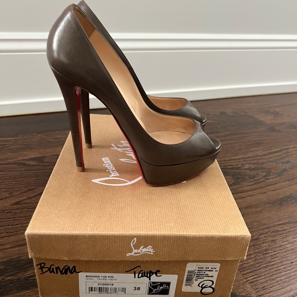 Brown Christian Louboutin leather 140 Banana kid